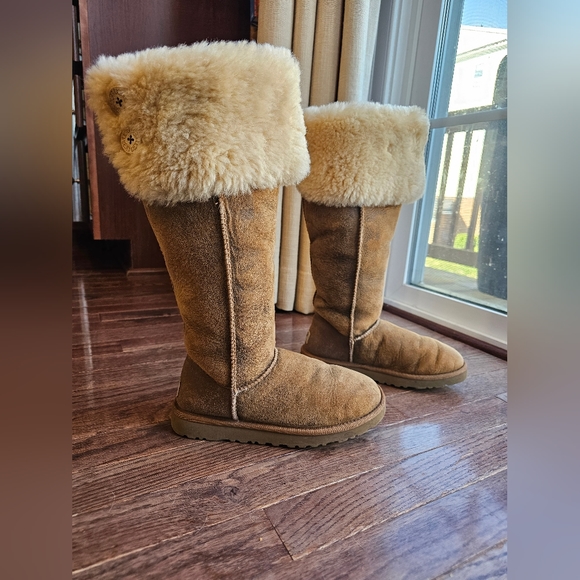 UGG over the knee boot - Picture 5 of 7